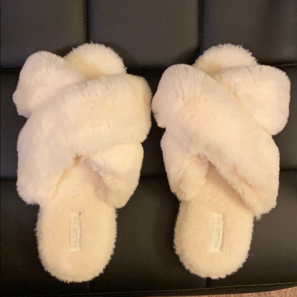 Cream open toe slippers